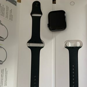 Apple Watch SE GPS 44mm Space Gray Aluminum Case with Midnight Sport Band